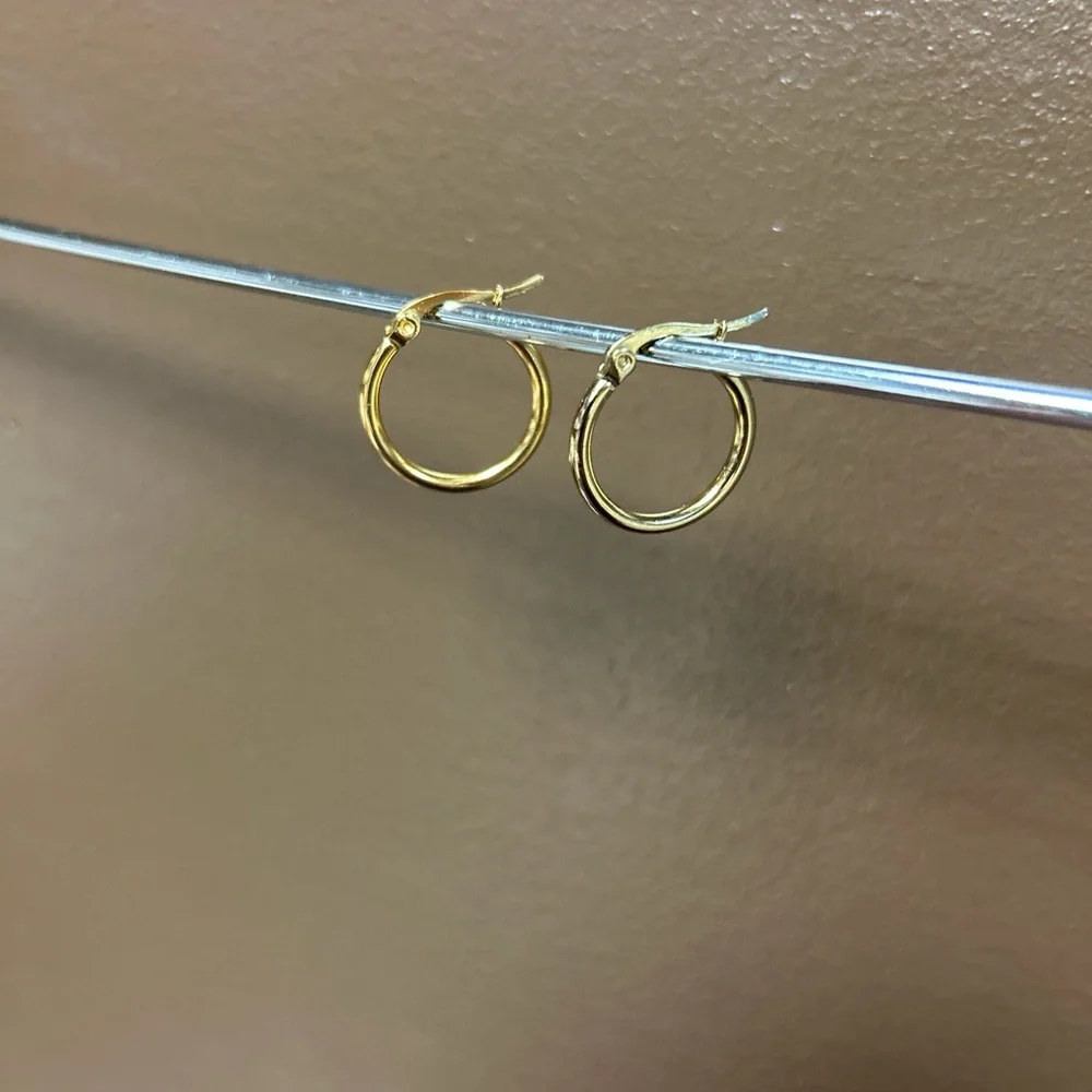 Vera small golden hoops
